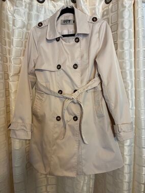 DJT Women's Cream Double-Breasted Trench Coat with Belt